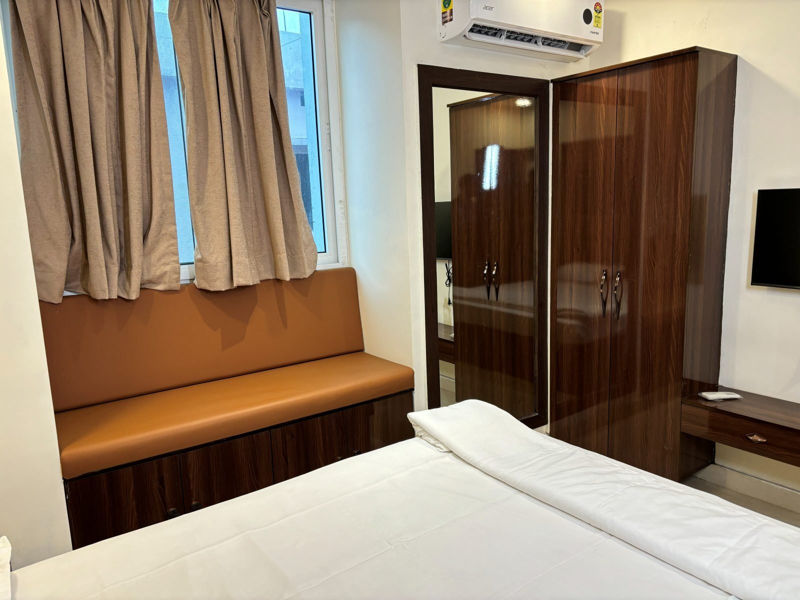 Bedroom with a mirrored wardrobe and dresser